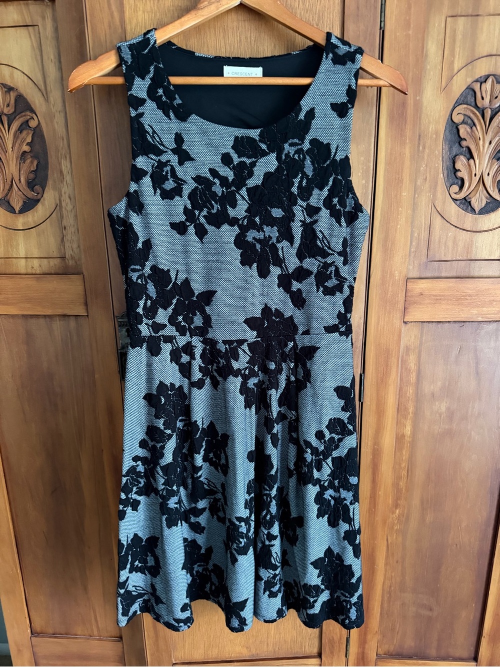 Crescent Sleeveless Black Floral Velvet Appliqué Dress Size Small
